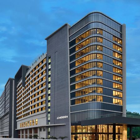 Le Meridien Hyderabad Exterior photo The hotel in 2016