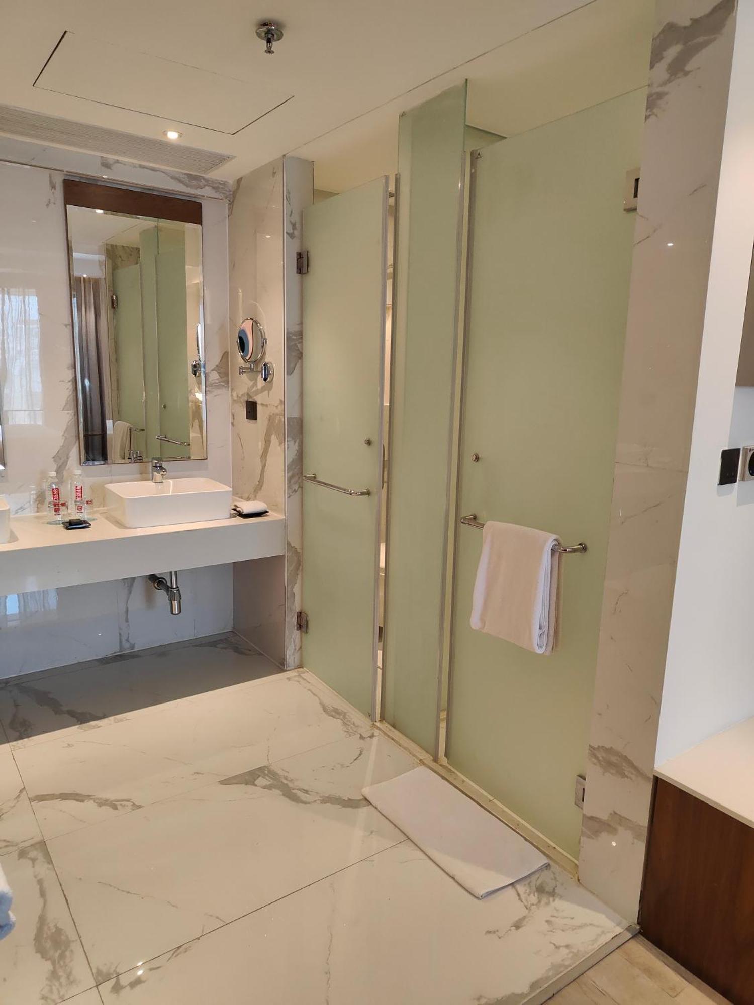 Le Meridien Hyderabad Exterior photo A shower enclosure