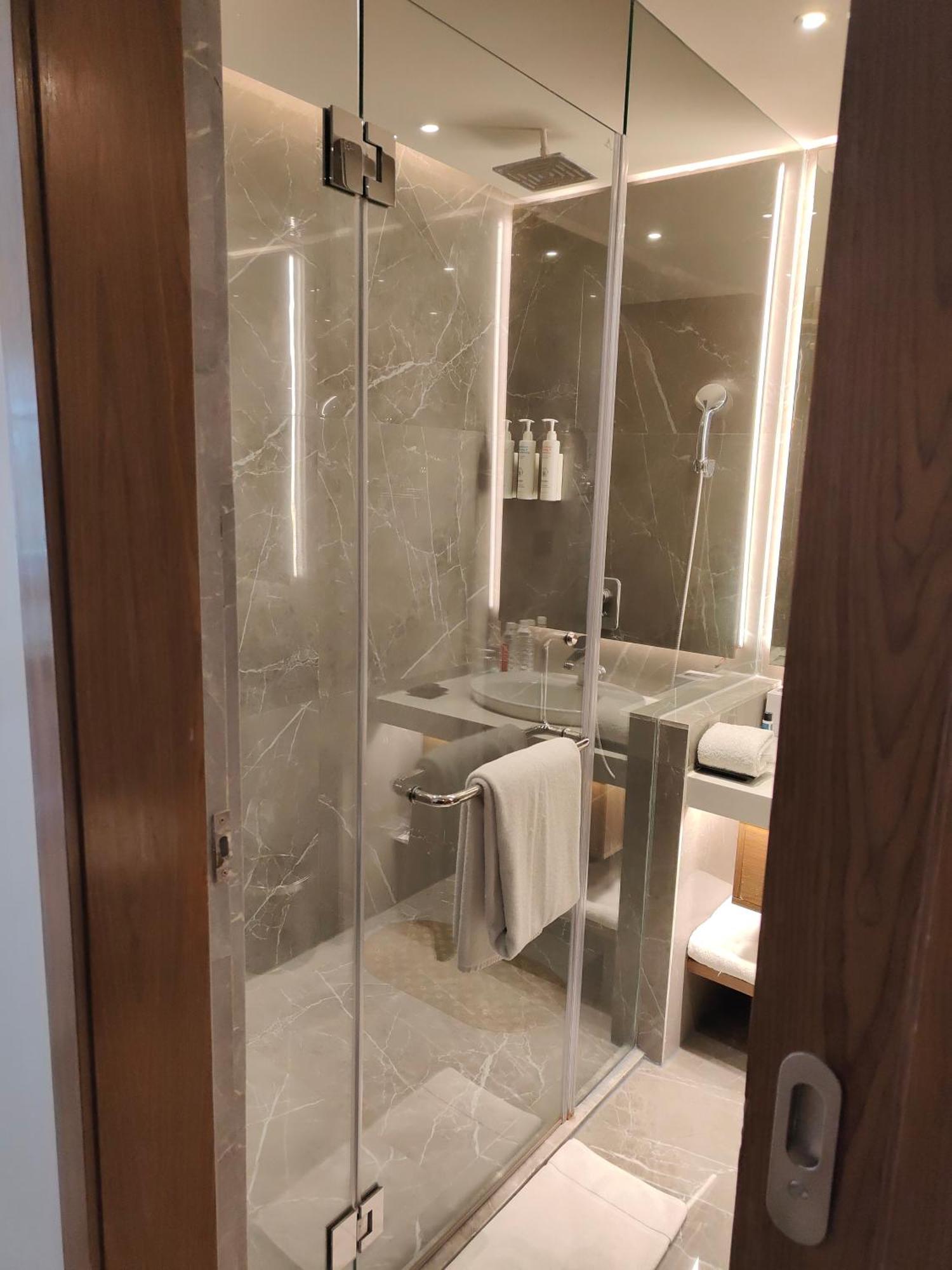 Le Meridien Hyderabad Exterior photo A shower cubicle