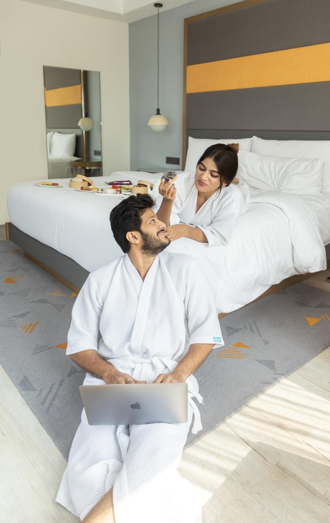 Le Meridien Hyderabad Exterior photo A couple at a spa