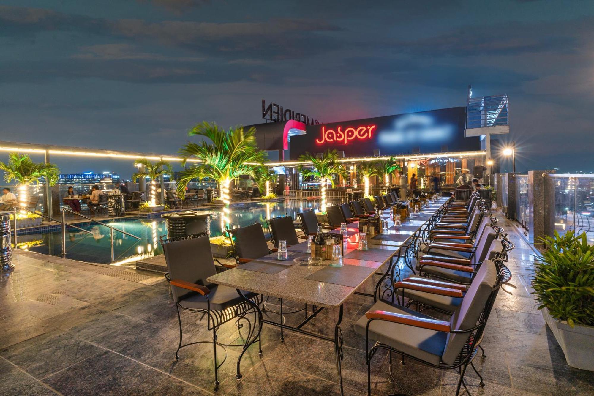 Le Meridien Hyderabad Exterior photo Joes Bar